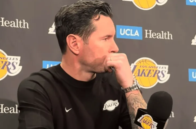 NBA常规赛，湖人主场迎战活塞。赛前，湖人主帅雷迪克接受了采访。
记者：“作为一