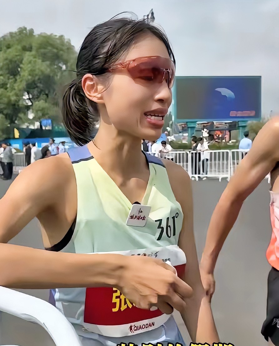 我敢打包票，
这位夺冠马拉松的女护士
回医院之后一定会被穿小鞋。

护士工作