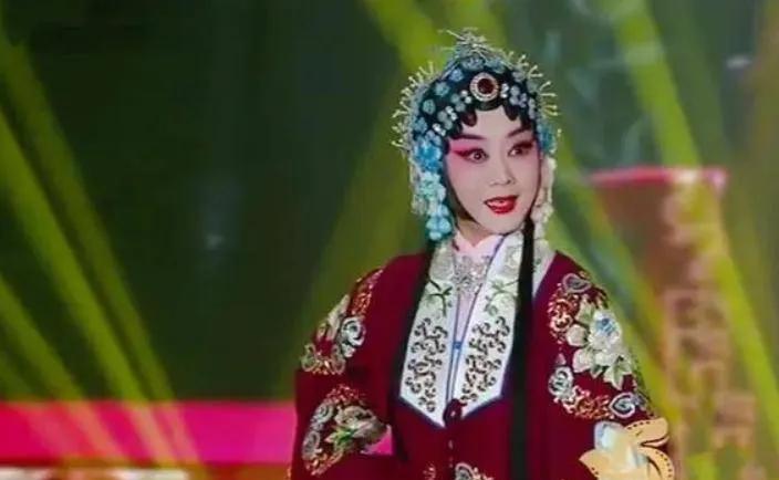 近日有网友爆料！
著名京剧演员李胜素和于魁智，在接受香港媒体采访时说的逆天言论，