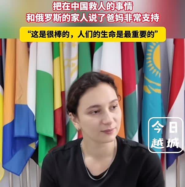 没人发现吗？
俄罗斯姑娘跳水救人，
有一个细节太可怕了，那就是
她的力气大