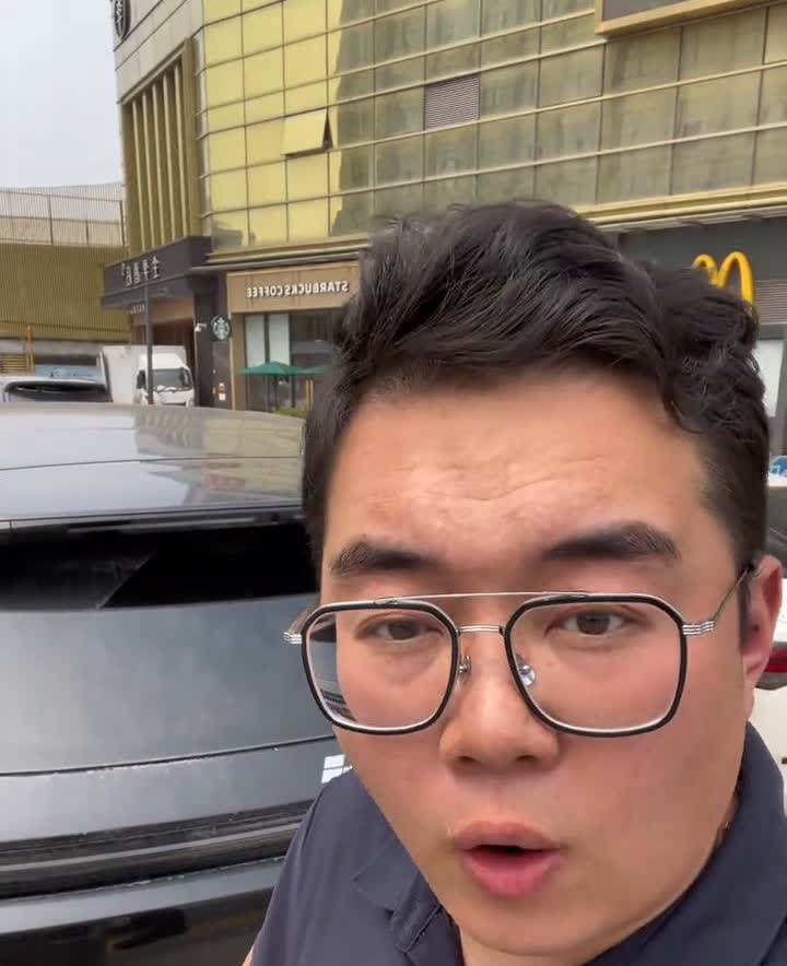理想L6轮胎选择。
理想的L6被誉为是理想公司里面员工最想买的一台车，来看看它