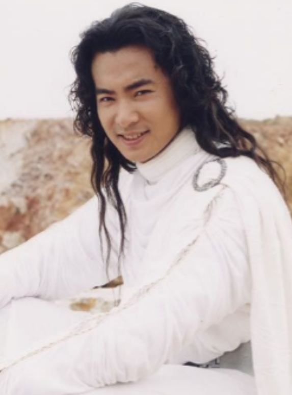 2004年，于波花260万在北京买了两套四合院，然而这两套四合院不仅破旧，还没有