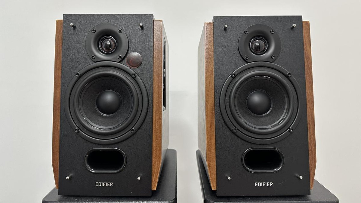 为何一款音箱能热卖10年！500元内最能打的2.0音箱—漫步者R1700BT+