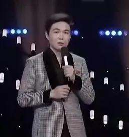 国内美声唱法的天花板—王传越
提到王传越，喜爱音乐的网友并不太熟悉。毕竟美声唱法