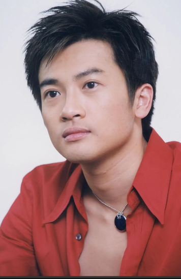 这可真是“戏子翻脸比翻书还快”啊！
52岁的苏有朋这次彻底翻车啦，
就像行驶的汽