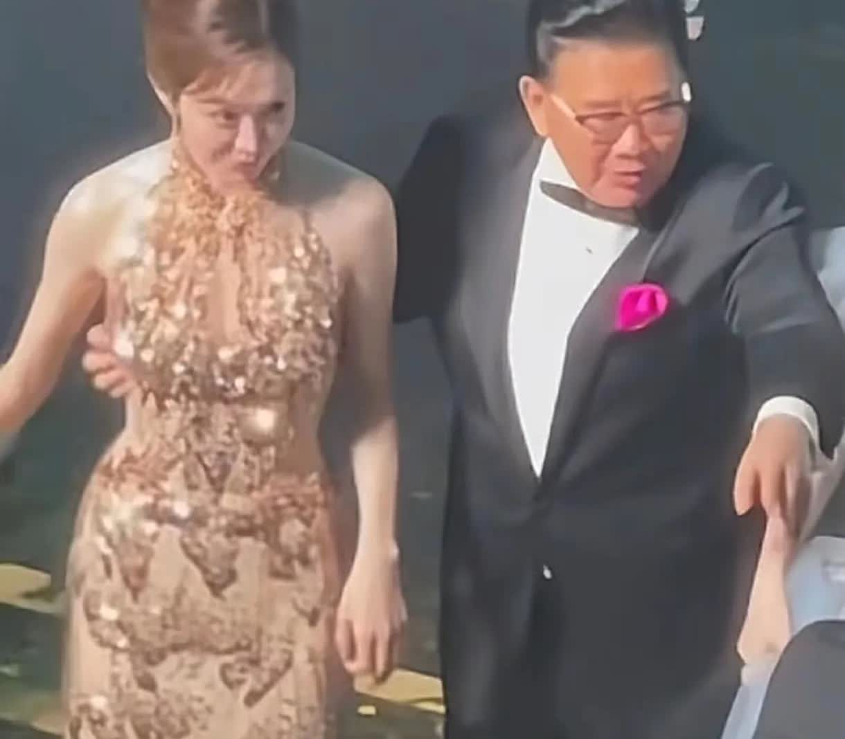 白玉兰最烦的就是姜妍了吧
感觉姜妍满脸写着无奈了
不是因为主持不好，也不是礼