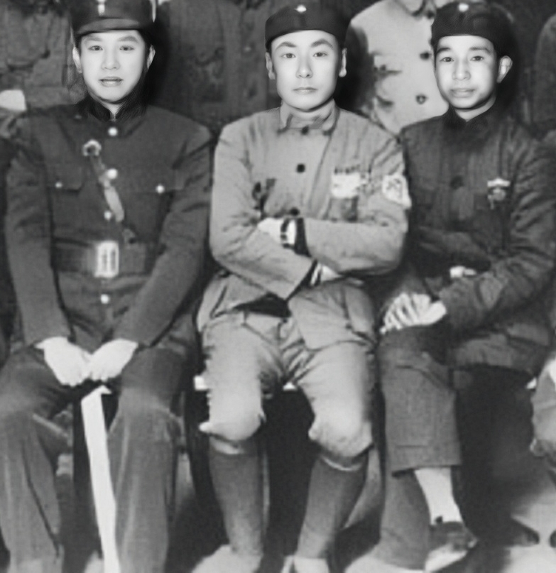 新四军三杰，革命烈士无冕元帅叶挺军长，文武双全的儒帅陈毅元帅，还有最杰出的战神粟