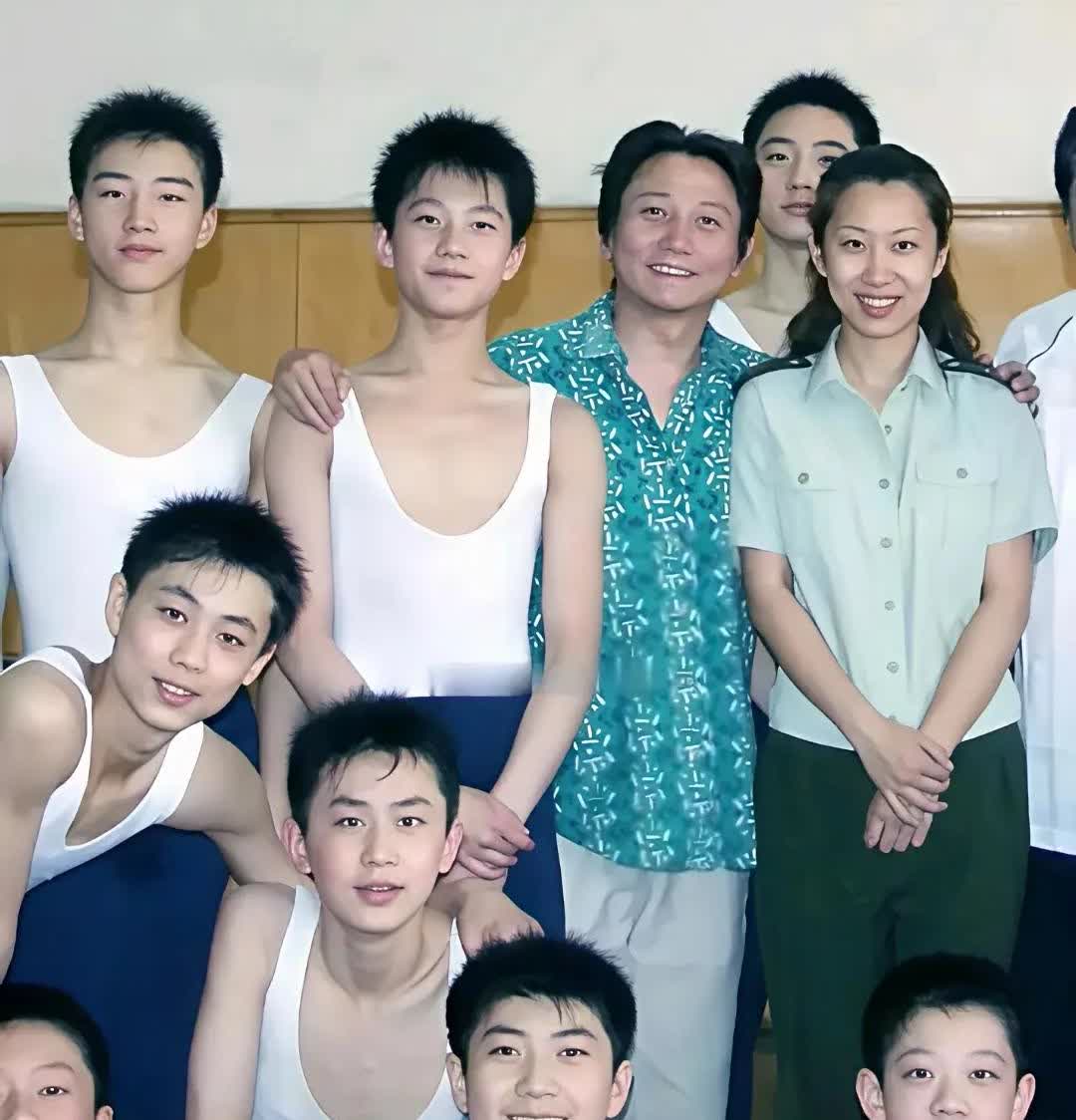 明星旧照片，你一眼认出了谁？