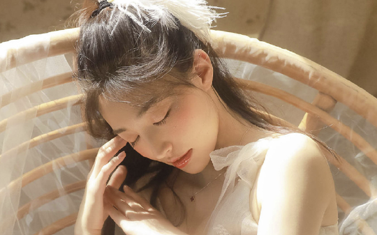 供奉母亲的灵牌被老公刻上白月光名，我离开后他才真后悔了