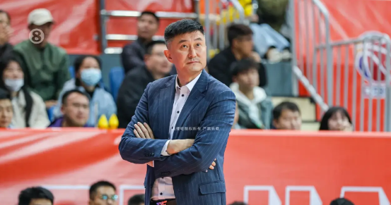 杜锋不要得意忘形，44分赢辽宁也是侥幸，杨鸣深知输的只是一场常规赛，张镇麟半年没