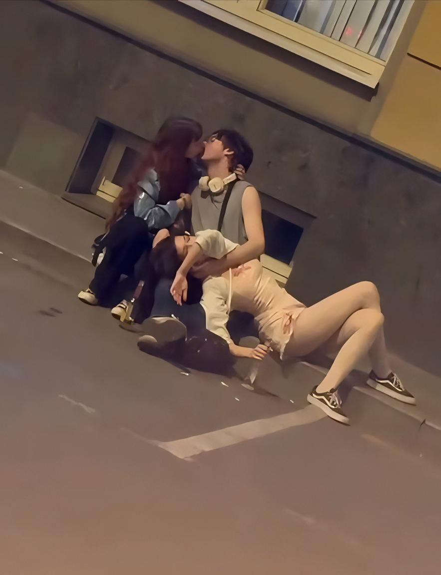 中国街头醉吻照