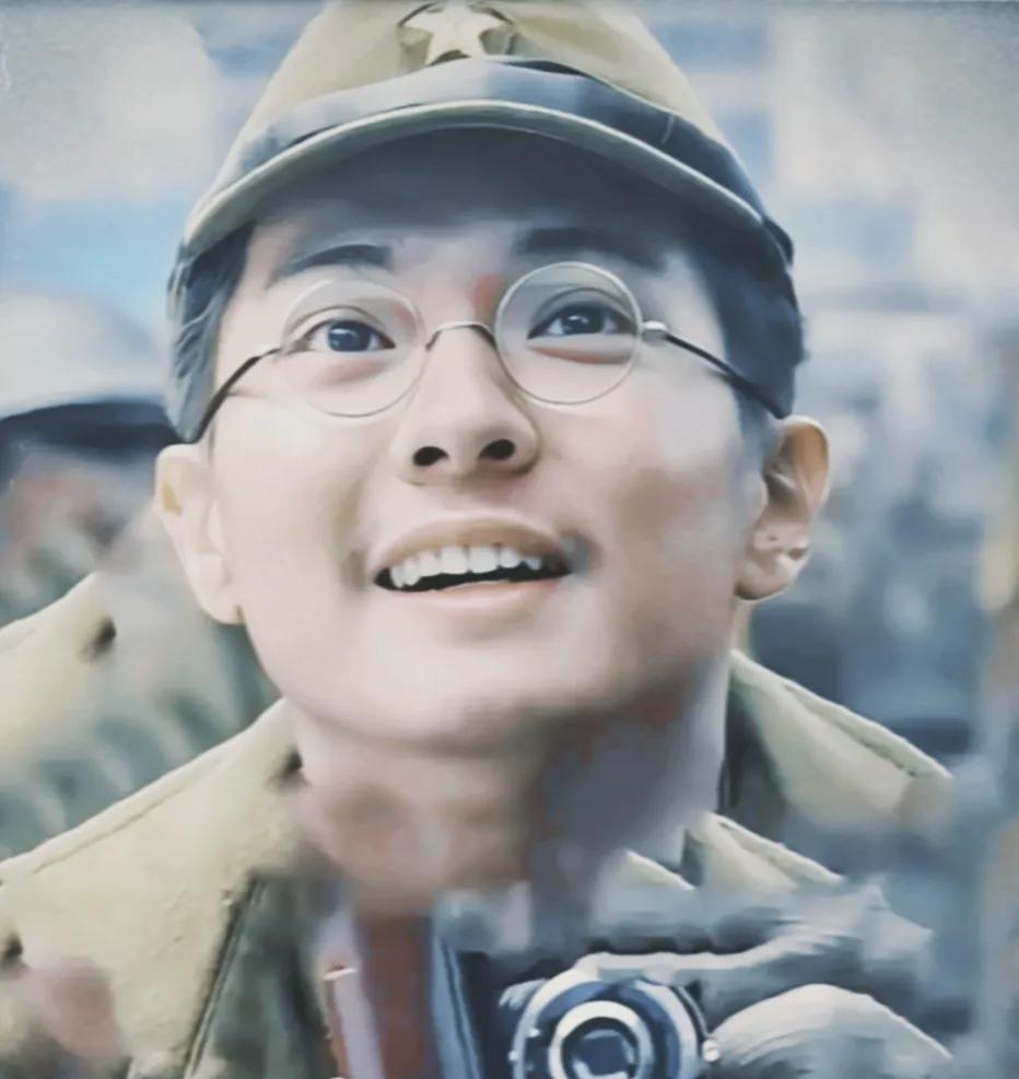 很多国人，包括不少观众，代入感太强，戏内戏外不分。人家一个国际演员，日本籍，参演