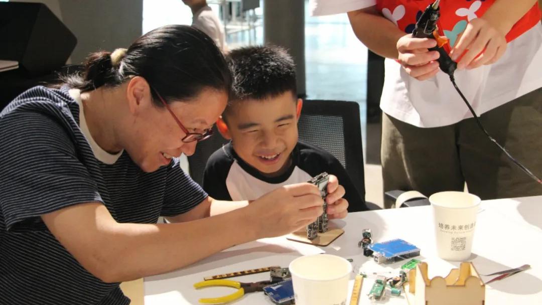 创客教育：为什么孩子需要比编程和机器人更广阔的创新土壤？