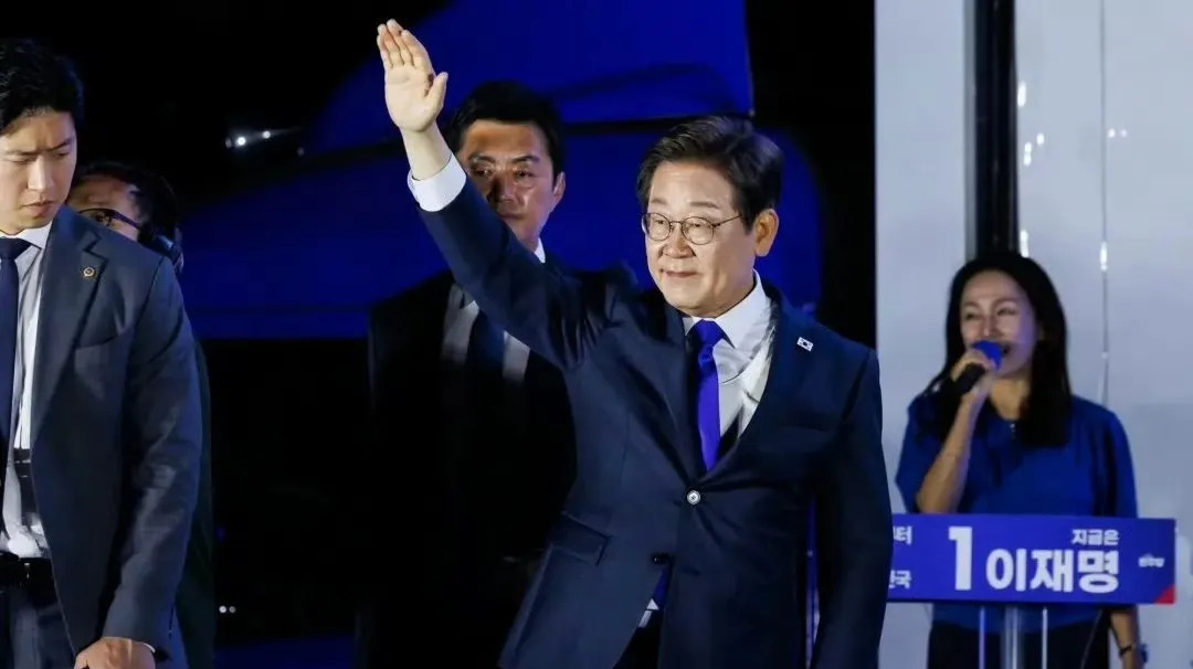 李在明：军情尽掌握，两惨案必查，新人事将公布











---

