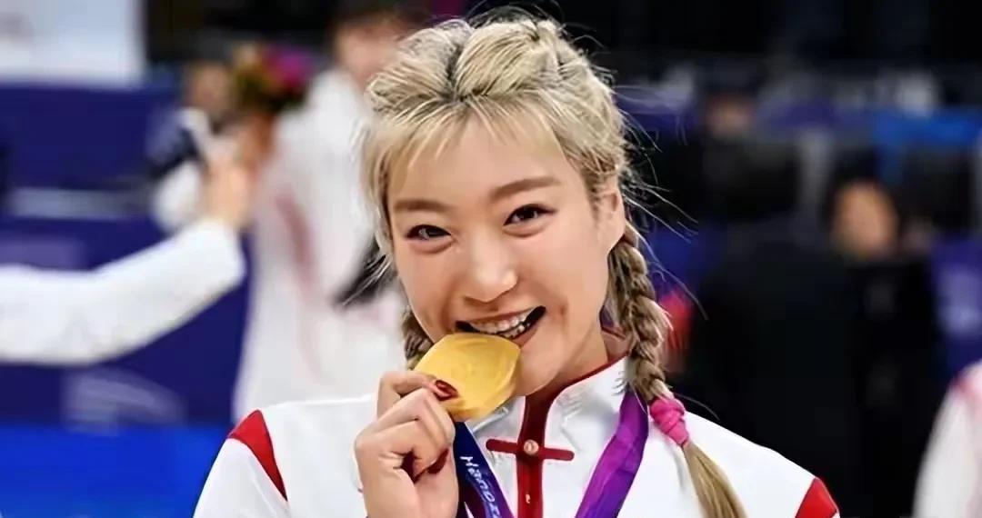 李梦生涯14个赛季到底赚了多少钱？
第一份，2年赚了20万元，沈部；
第二份，4