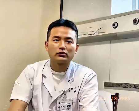 湘雅医院这下心凉透了。

刘翔峰在湘雅二院当医生时，故意夸大病人病情，让6个不该