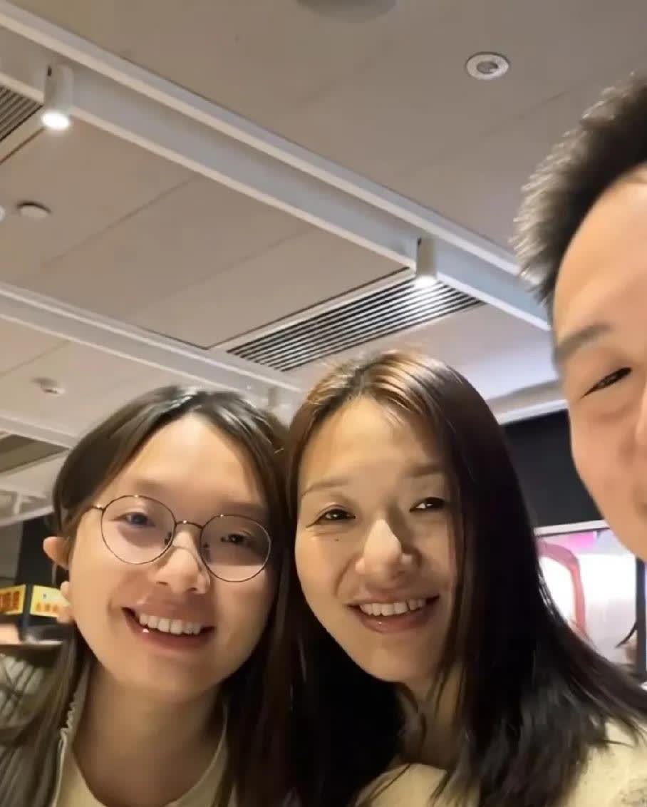 不出意料，谢浩男妈妈许健华本周即将在江浙地区开启首场直播带货
大妹和妈妈本周前