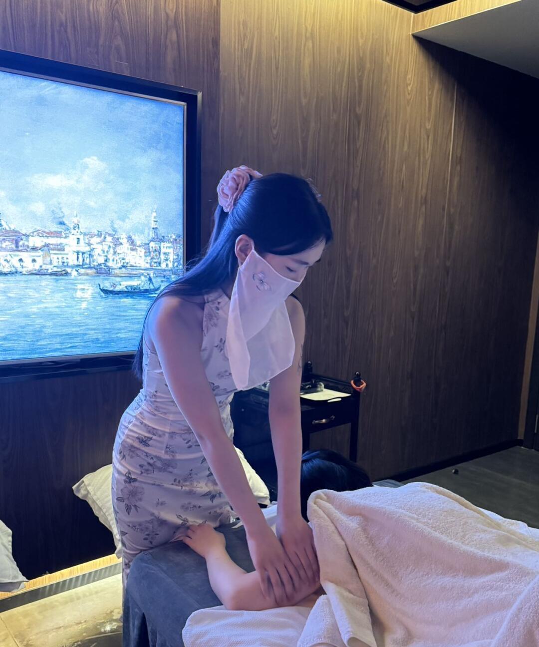 浙江乐清，一男子与两名工友喝酒后到足疗馆放松，男子点598元SPA，竟然对女技师