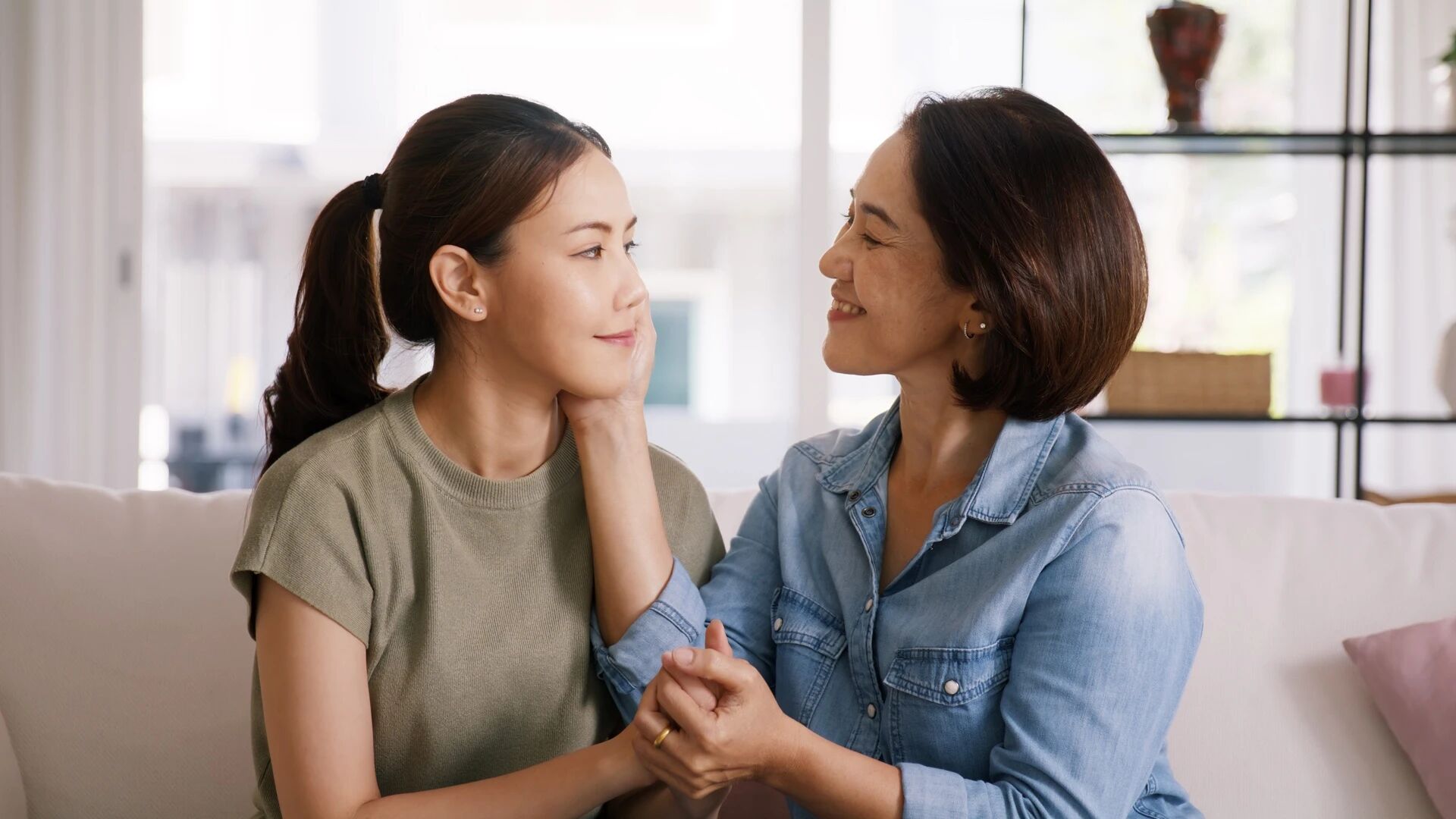 当孩子向你敞开心扉：构建深度亲子沟通的三个关键策略