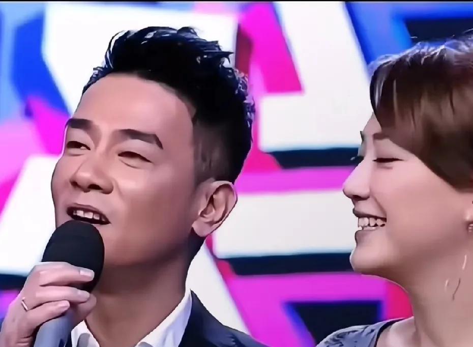 陈小春自曝喜欢应采儿原因
陈小春在节目上曾说过“我从小就喜欢爱笑的姑娘，就是一直