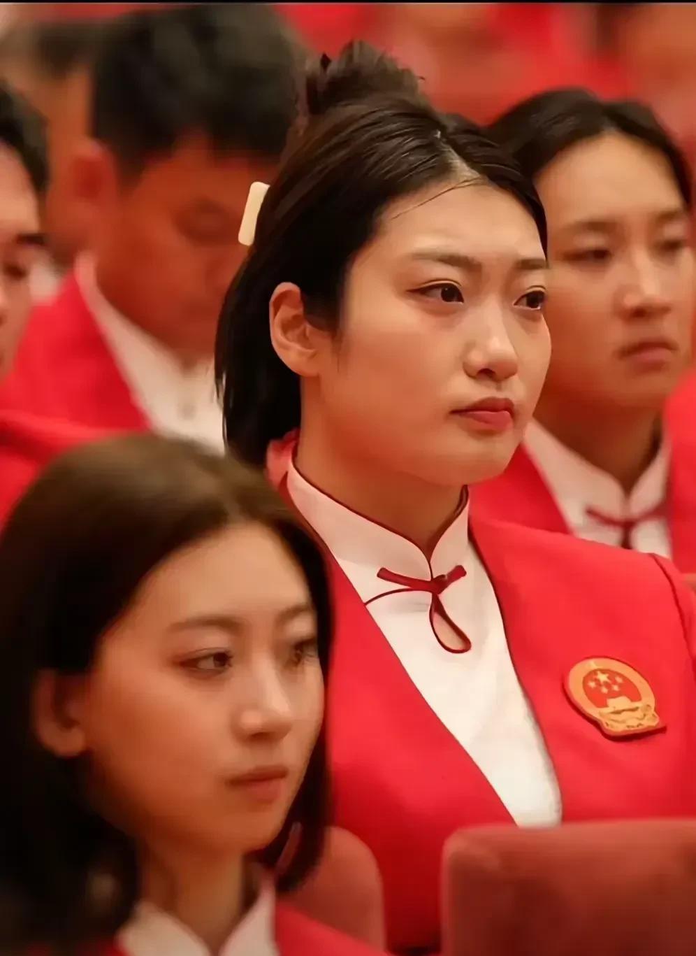 她球技不如勒布朗，脾气却力压勒布朗。李梦脱队不参加国家队训练，却说国家队需要时当