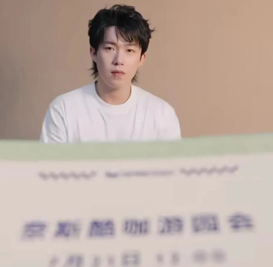 大头王楚钦的见面会来了，
王楚钦真的很“奈斯”。

王楚钦这个造型火遍全网