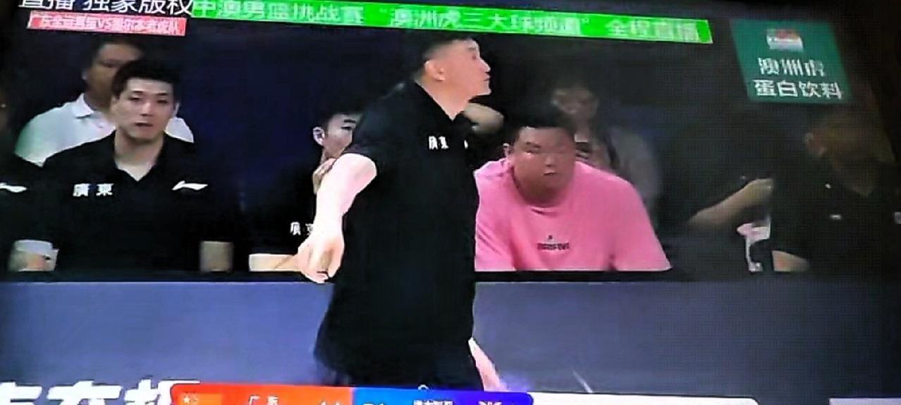 恕我直言！广东男篮想在全运会拿金牌挺难的，面对澳洲墨尔本老虎，打的难解难分，要知