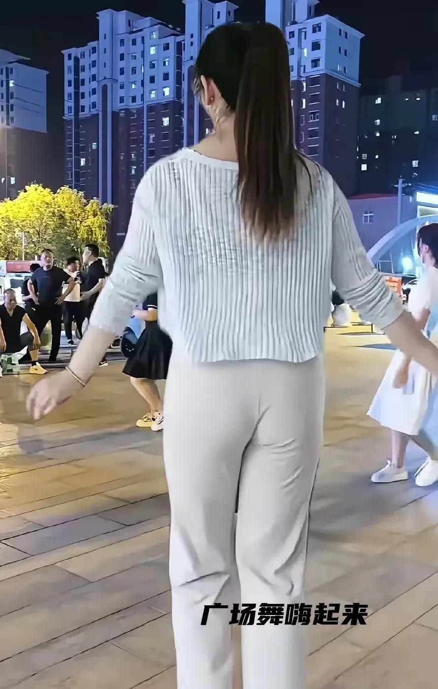 原来每个人跳广场舞的目的不一样，
大姐说她主要是想减肥！