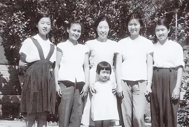 1998年刘平平成植物人，王光美痛苦万分，不准任何人进病房
1998年，刘少奇家