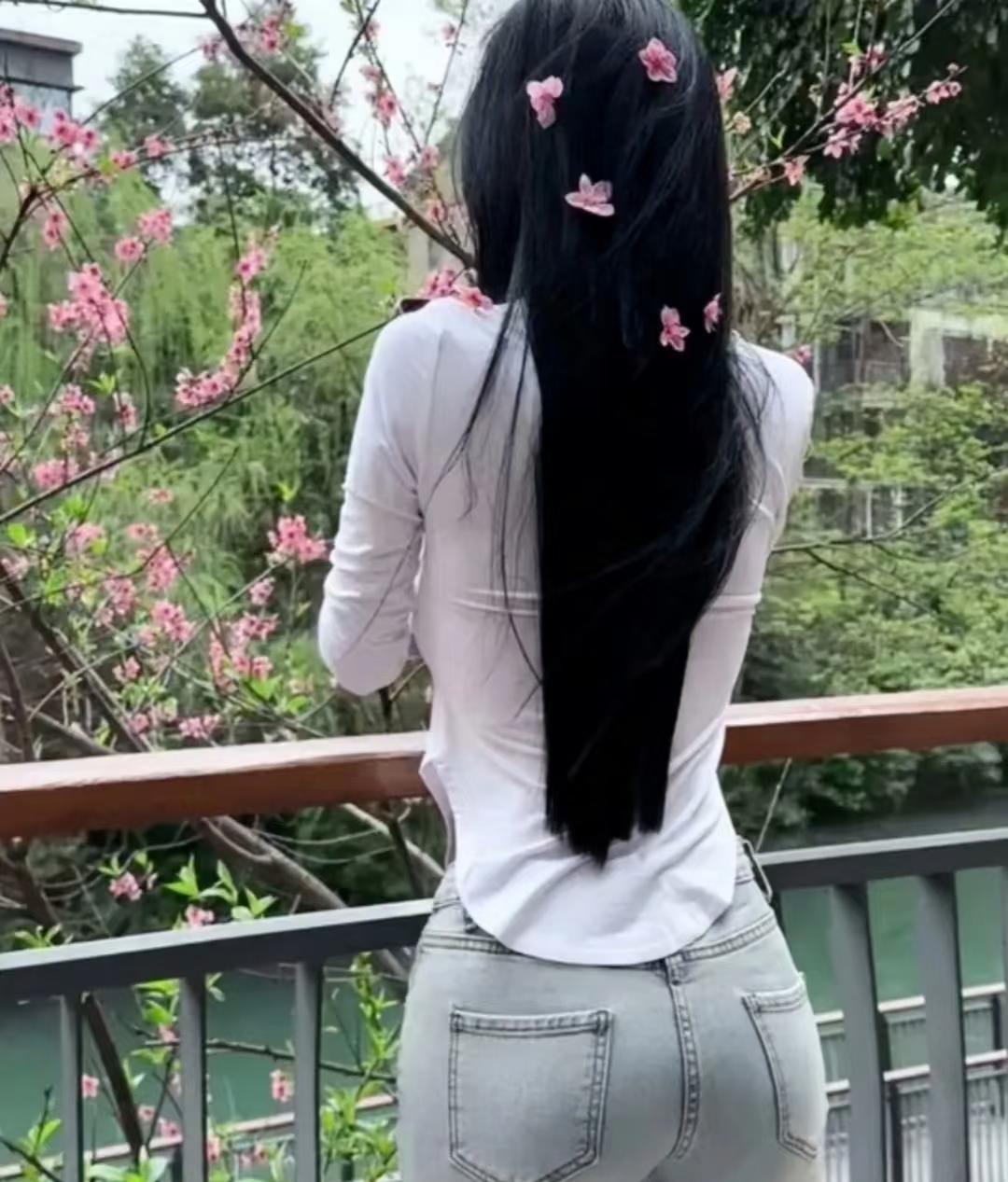 春天里的小确杏，粉樱下的美好时光。