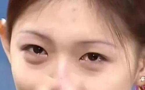 大S离婚后，她的公开露面变得极为罕见。过去三年，她仅公开露面三次，最后一次是在今