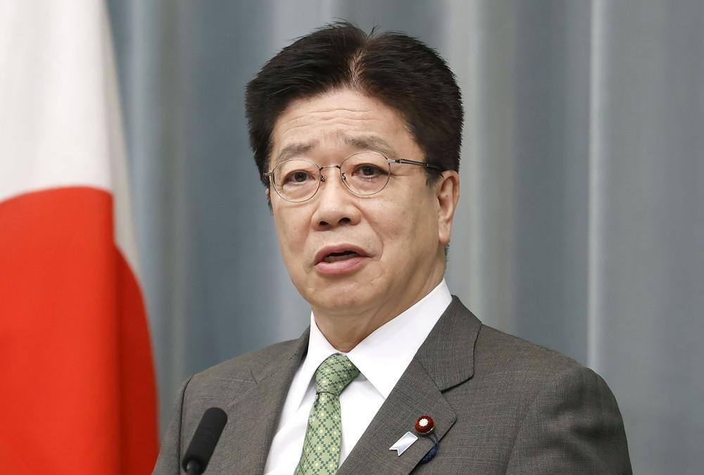 眼看中国继续强硬，日本对美国摊牌了，要拿美债当关税筹码
日本财长加藤胜信参加东京
