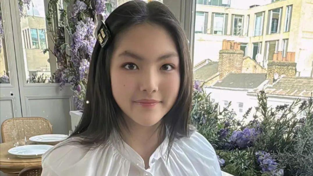 星二代的困境：甜馨与王诗龄的成长对比与反思