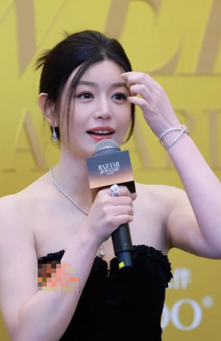 真漂亮呀！真的好喜欢这种自然舒服的五官