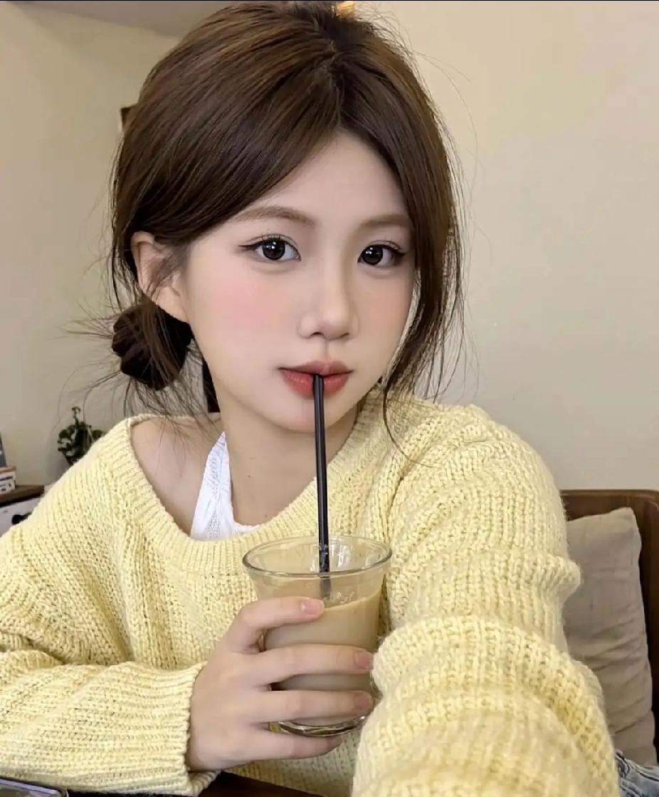 为什么晚上总是有星星，
为什么你的眼睛总是亮晶晶