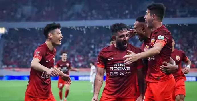 海港这赛季定位进前四就好，锻炼新人吧，徐新维塔尔之流算了吧，锻炼一下小蒯和小李吧
