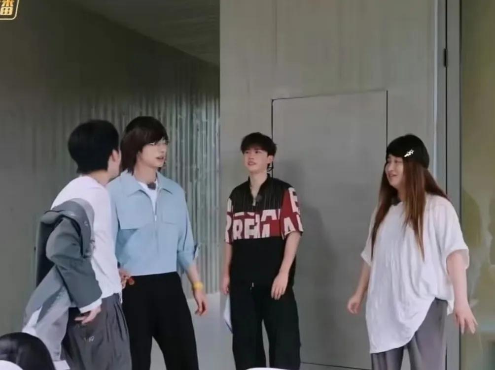 绝了！综艺惊现史上最乱关系网
家人们，本以为婆媳剧后宫番的关系够复杂了，没想到《