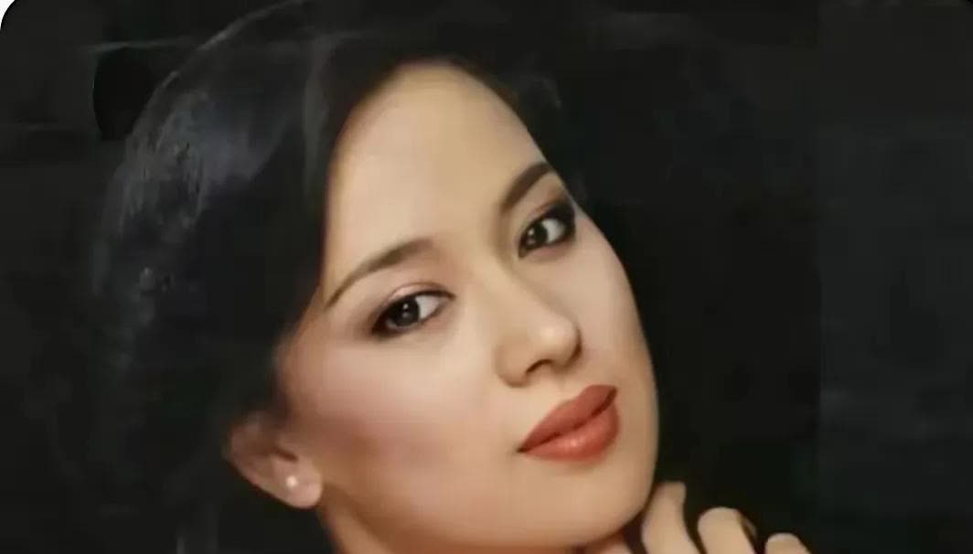 75岁传奇女星翁倩玉近照曝光，街头打哈欠被拍，曾与秦沛恋爱