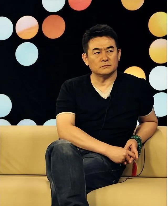 从铁路工人到荧屏“隐形大师”，李洪涛用二十年配角生涯诠释“演戏就是热爱”。
没有