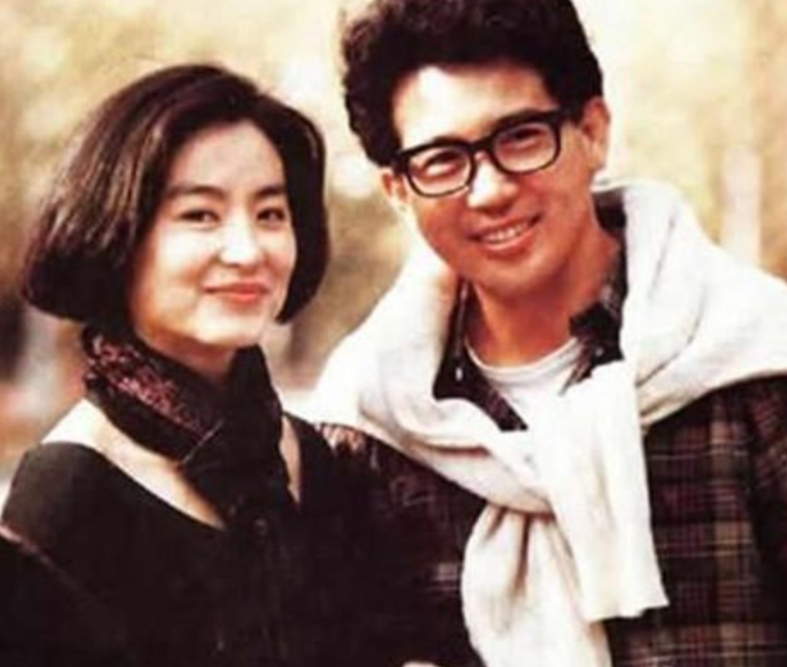 1994年，40岁的林青霞打算要嫁给邢李源了，秦汉急得去求琼瑶：“您帮我劝劝吧…