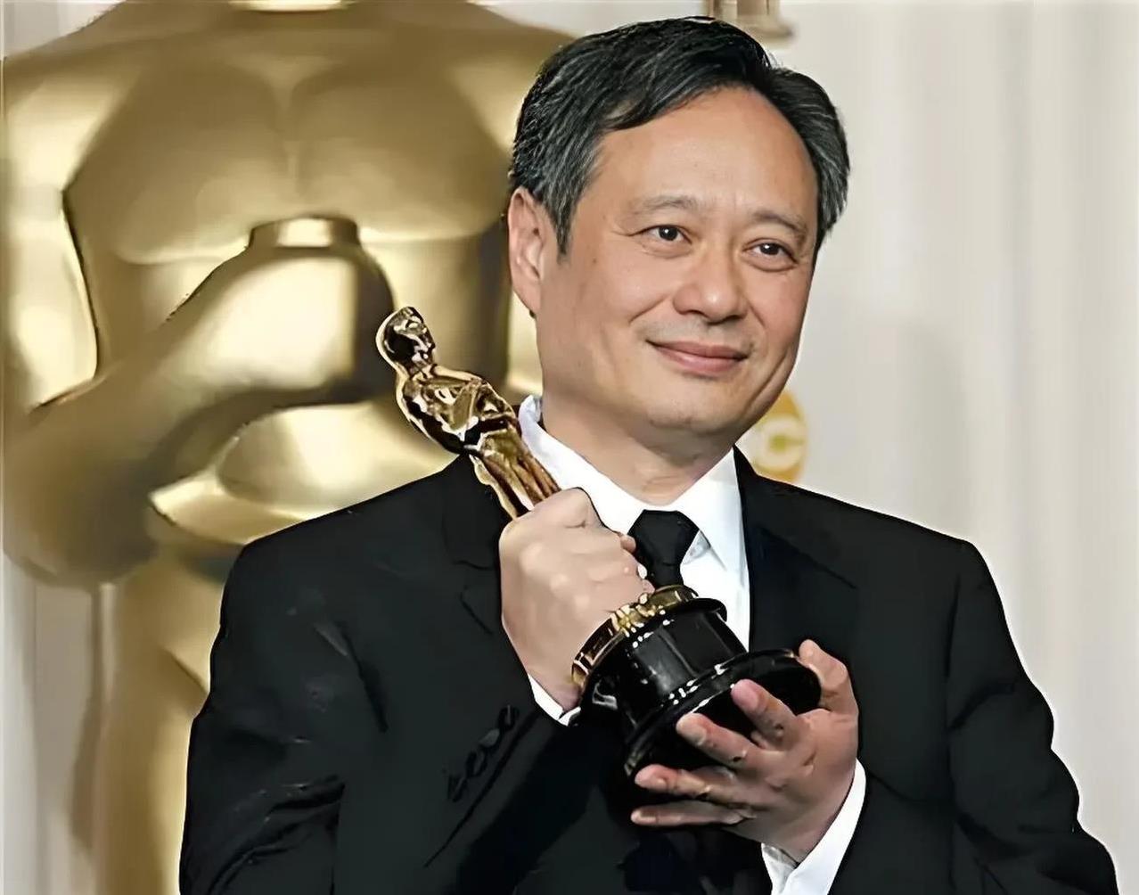 李安说，色戒中男主易先生，我原本心仪的对象是张艺谋，但张艺谋已经年近60，应付不