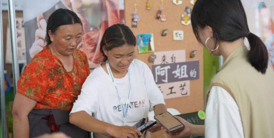 这次真颠覆了认知，小小“碰一下支付”能引爆千亿市场，背后这5家中国公司是真大佬！
