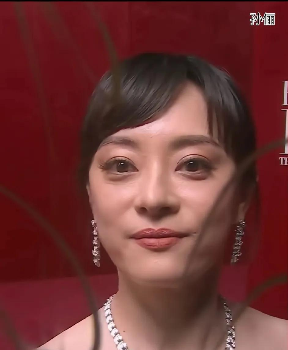 时尚芭莎这次的怼脸拍，得罪了不少明星。
但是，好多人都不知道时尚芭莎多么用心良苦