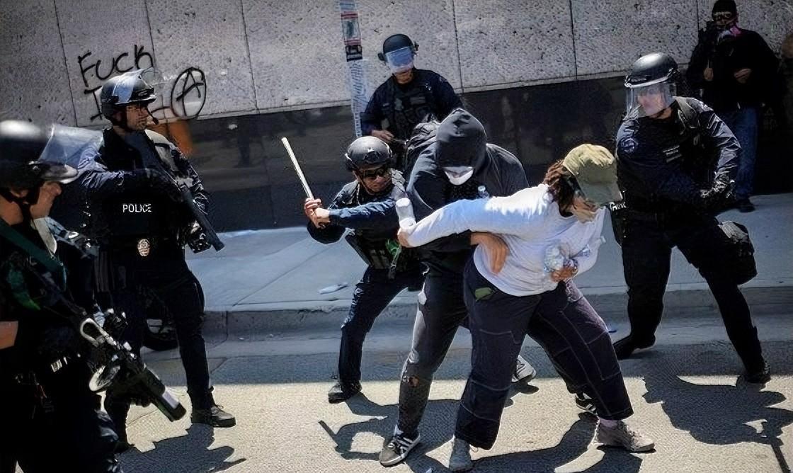 讲清楚！加州和白宫恩怨
实际上，这一次加州多个地区出现动乱是有迹可循的，因为在本