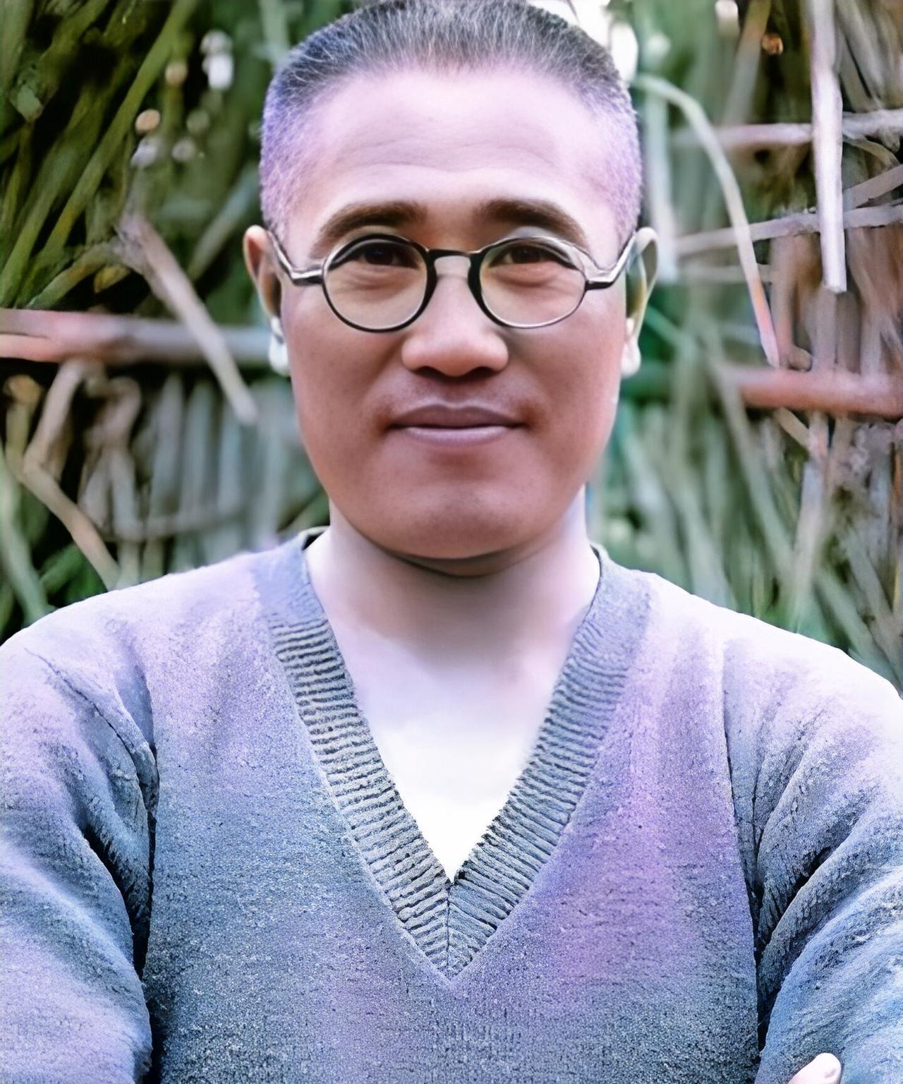 1961年，刚被特赦的国民党名将廖耀湘，被邀请前往中南海。周总理亲切地与他握手：