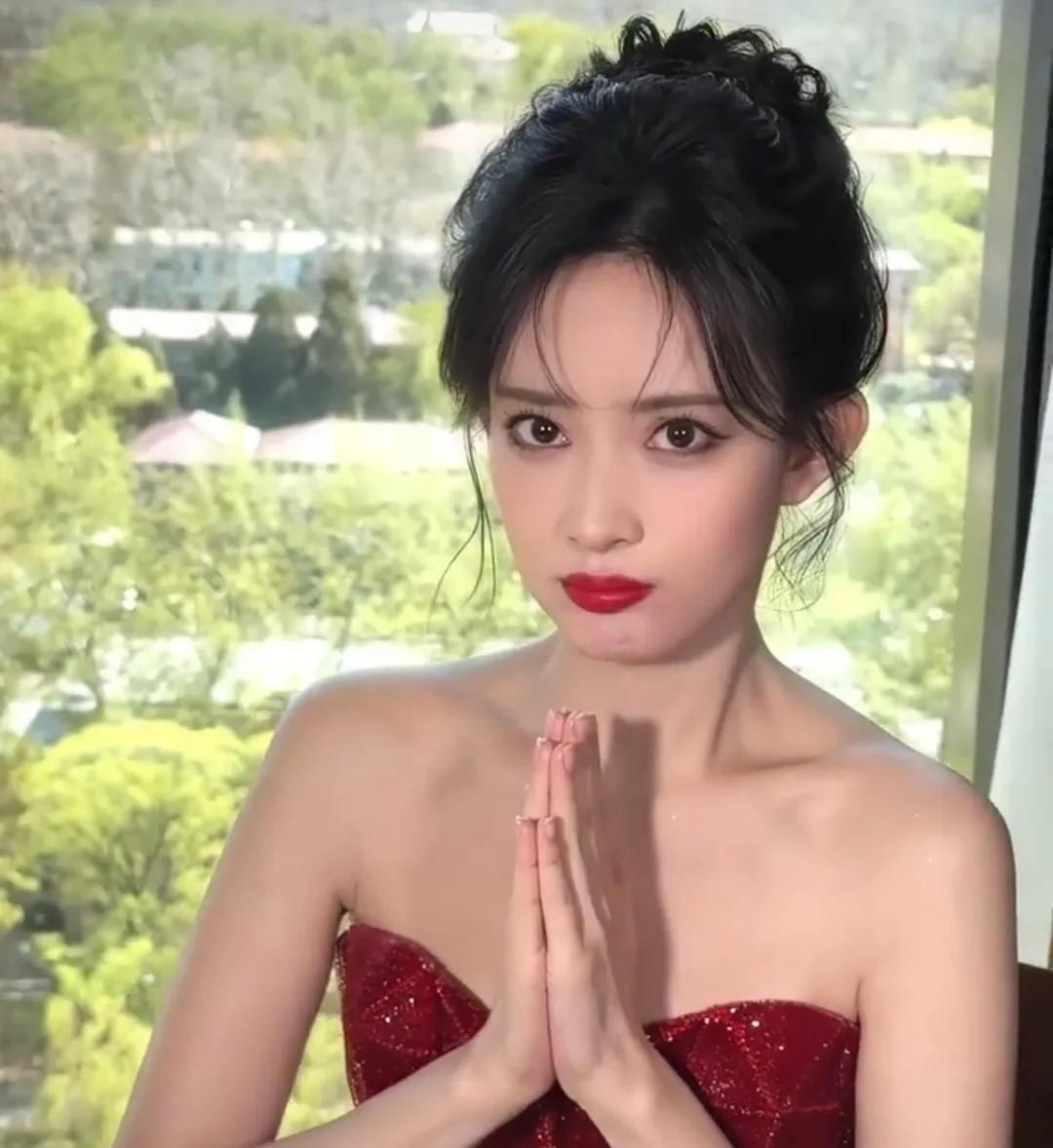 你们发没发现！每次孟姐都可以拿娱乐榜美爆了，《九重紫》到底好不好看，不带粉丝滤镜