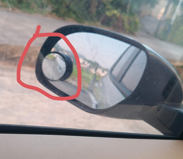 倒车小能手
这种倒车小镜子好用吗？有推荐不