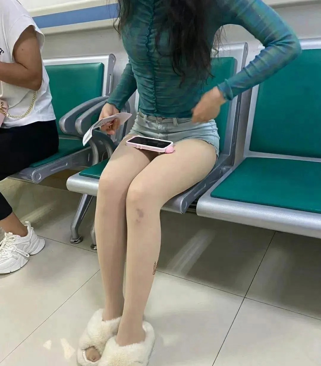 这种女人一般男人驾驭不住
正常拍摄，无不良引导