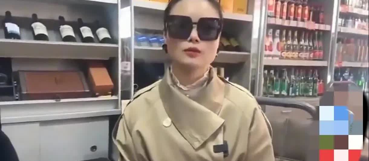 奇皅女相亲
       这位女士是位带小孩的离异女子，她的相亲要求有四点，很