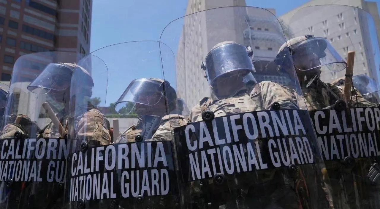 特朗普的算计！对加州本地的国民警卫队，特朗普可不放心。于是美国北方司令部宣布，第
